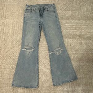 American Eagle Outfitters Light Blue low rise flare Jeans size 6 short